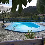 Small Hause With Swimming Pool Semesterbostad Leonídion