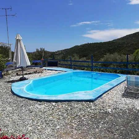 Small Hause With Swimming Pool Leonídion