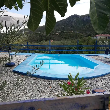 Small Hause With Swimming Pool Ferienhaus Leonídion