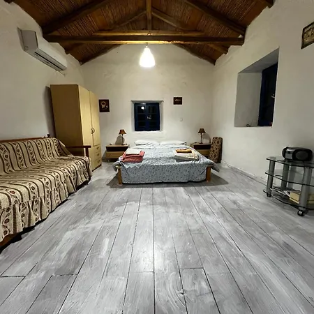 Small Hause With Swimming Pool Дом отдыха Леонидион