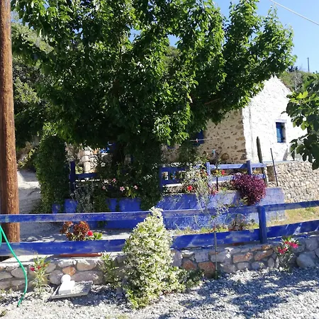 Дом отдыха Small Hause With Swimming Pool