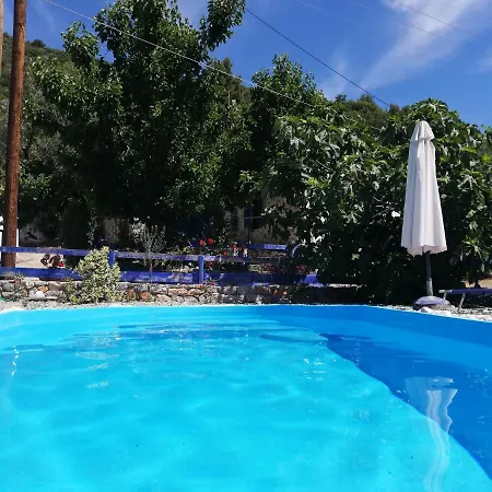 Small Hause With Swimming Pool Leonídion