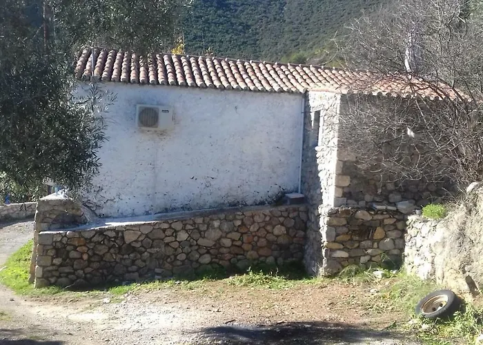 Small Hause With Swimming Pool *