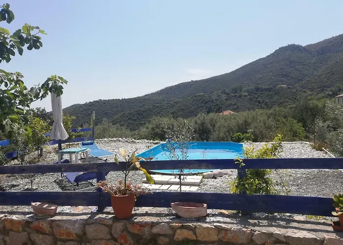 Small Hause With Swimming Pool Casa de Férias *