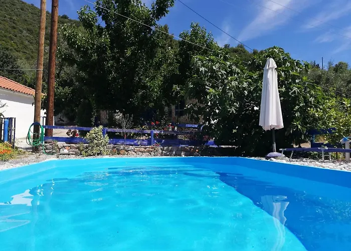 Small Hause With Swimming Pool Leonídion